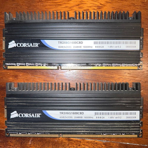 Corsair Dominator DDR3 4GB (2x2GB) PC3-12800 used with airflow TR3X6G1600C8D