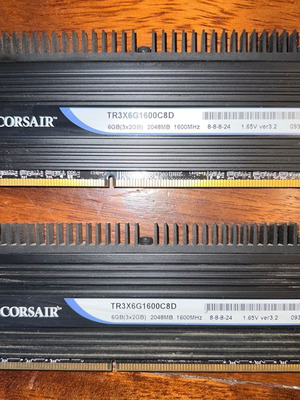 Corsair Dominator DDR3 4GB (2x2GB) PC3-12800 used with airflow TR3X6G1600C8D