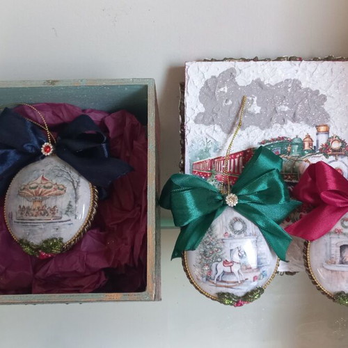 Christmas wooden box handmade with Plexiglas balls new