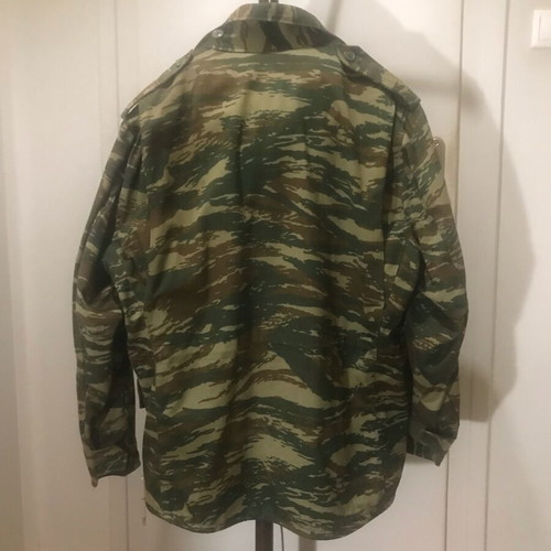 Military camouflage jacket XL like new with inner lining
