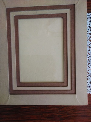 Large photo frame like new, 29×23 inches, tabletop or wall