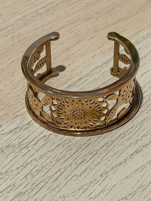 Loisir Rose Gold Bracelet Cuff with Floral Cut-Out Design like new