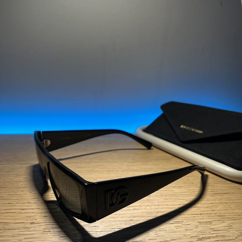 Dolce & Gabbana sunglasses like new, black rectangular frame unisex