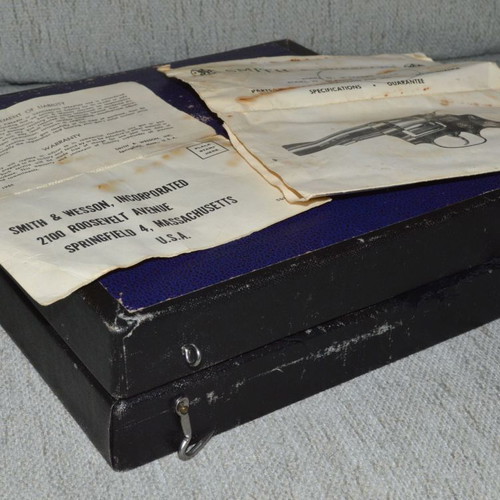 Collectible wooden 0.38 USA revolver case used with velvet lining