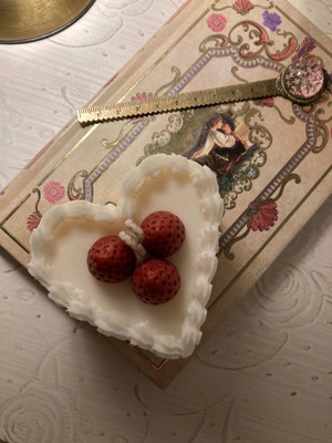 Handmade Heart-Shaped Plant-Based Candle 140 gr, new