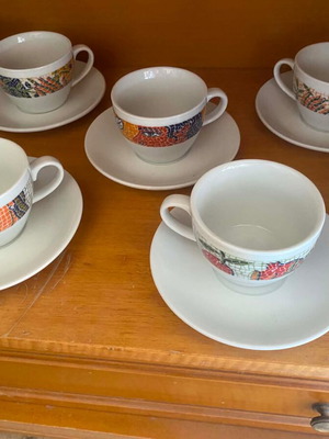 Samios set of 5 collectible porcelain cups with saucers