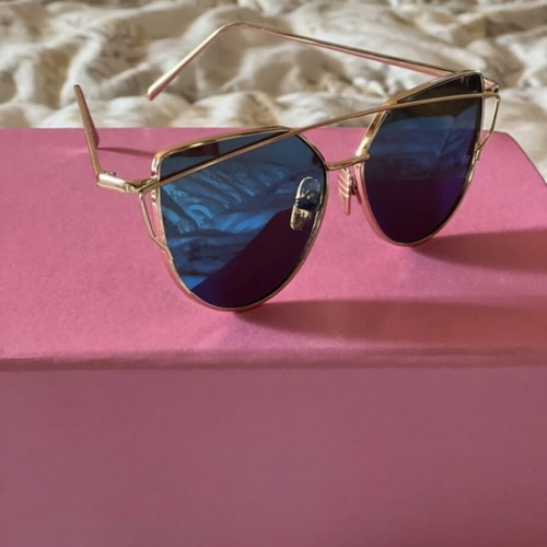 Sunglasses with blue lens and metal frame new
