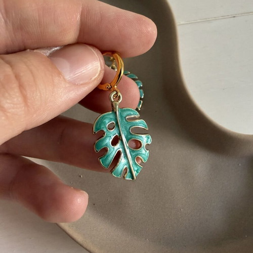 Monstera earrings like new, green