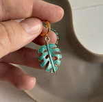 Monstera earrings like new, green