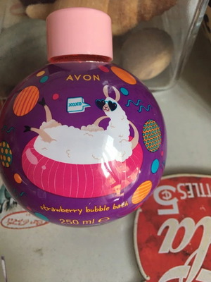 Avon Strawberry Bubble Bath 250 ml children's bath foam new