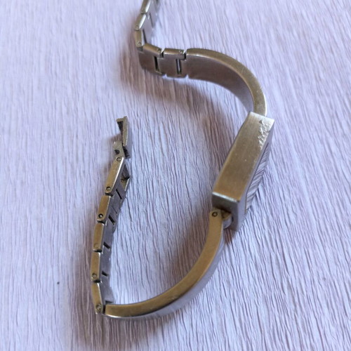 Jacques Farel watch set used with bracelet and Q&Q stand