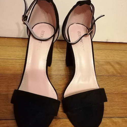 Diamantique black suede high-heel sandals size 39 like new