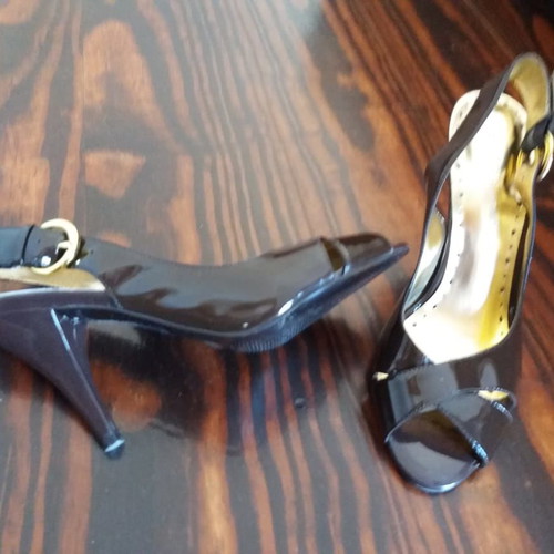 BCBG Girls women's brown patent leather sandals size 38 new