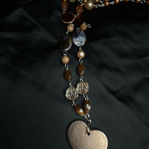 Heart-shaped necklace like new, brown