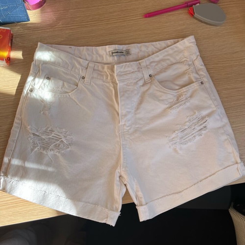 White denim shorts new with rips Stradivarius
