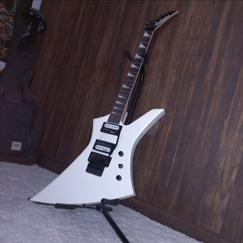 Jackson electric guitar like new, white, Floyd Rose tremolo