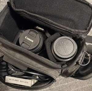 DSLR Canon EOS 2000D kit 18-55 DC (wifi)μαύρο+ θήκη μεταφοράς