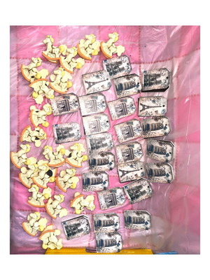 Magnets and tulle for bombonieres, 48 rocking horses, 50 designs
