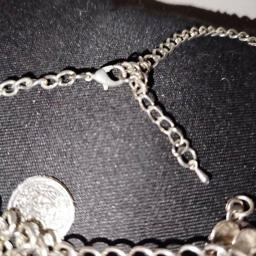 Oriental necklace like new with triple chain and arabesque pendants