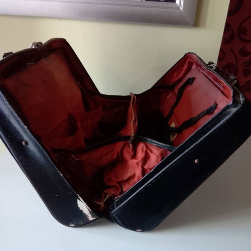 Minion briefcase used, leather, collectible from the '60s