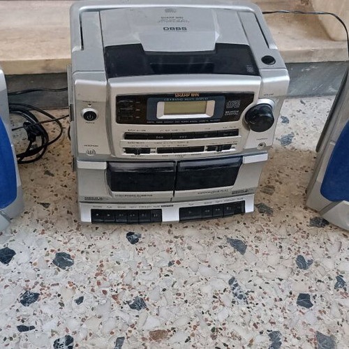 Radio CD used with detachable speakers and cassette