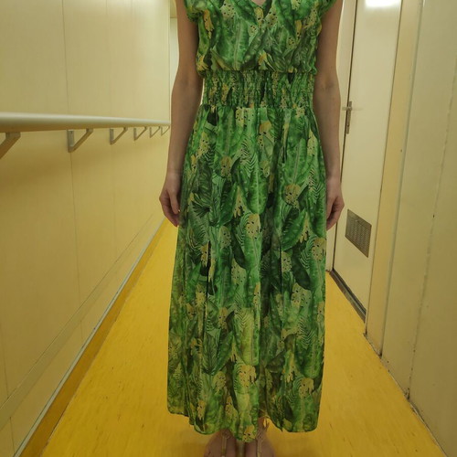 Summer maxi dress like new, green with yellow patterns