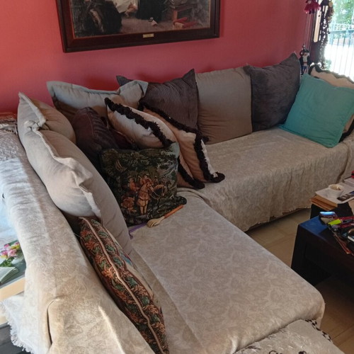 Corner sofa in excellent condition, 2 years old, greige color