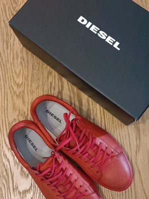 Ανδρικά sneakers Diesel Naptik νούμερο 45, tango red δέρμα, σαν καινούργιο