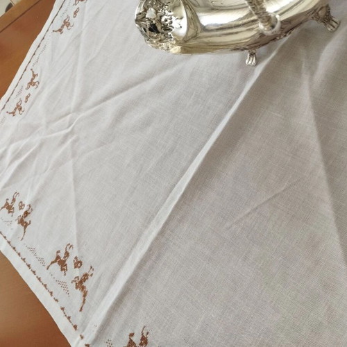 Vintage handmade embroidery set, like new, pack of 2