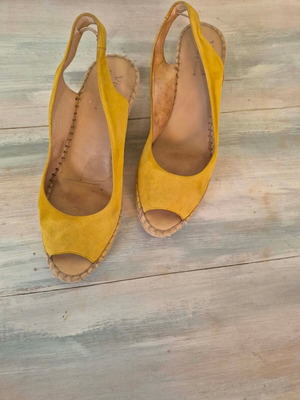 Viguera leather yellow peep toe espadrilles size 39 used