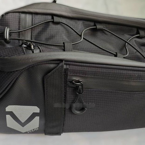 Waterproof bicycle bag 8L with rain cover and free LED bracelets