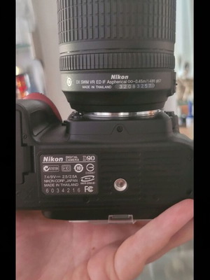 Nikon D90 με φακό 18-105mm σαν καινούργιο