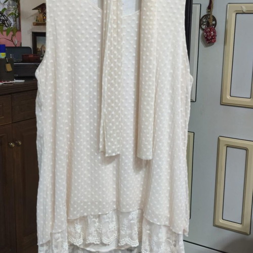Romantic sleeveless top powder shade S-M like new