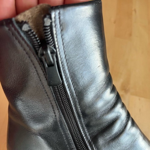 Black leather Vavoulas boots used, size 36