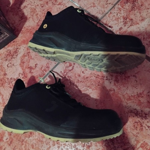 Safety Jogger safety shoes size 38 with safety vest new