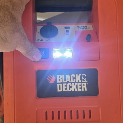 Black and Decker 450A Battery Starter like new with new battery