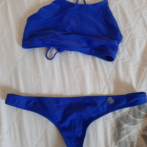 Body Glove bikini swimsuit used, electric blue, top XXL, slip L thong