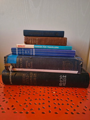 Dictionaries used, pack of 6, French English Spanish