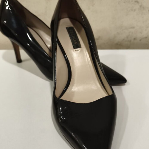 Black patent leather high heel shoes, size 35