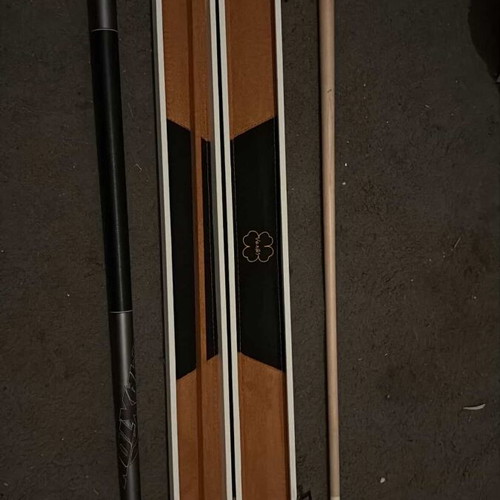 Pool cue new with case