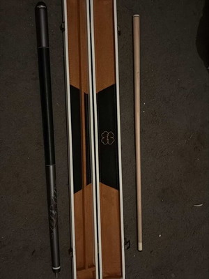Pool cue new with case