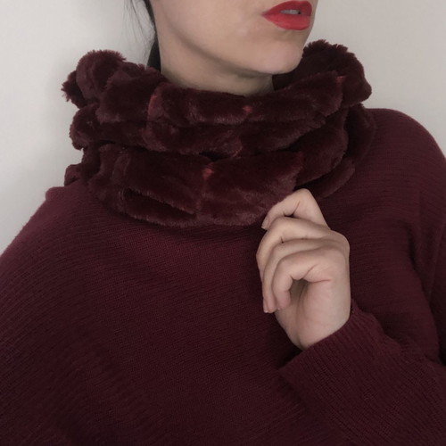 Fur turtleneck scarf new, red