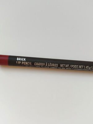 MAC Brick lip pencil like new, red shade