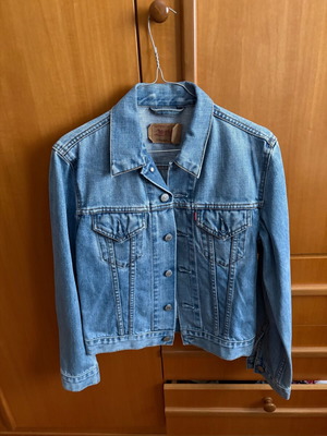 Jacket jeans Levi’s size S like new, blue