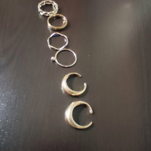 Set of 6 rings in various sizes, gold tone, like new