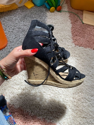 Platform shoes size 37 like new, black with laces