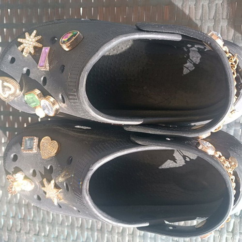 Black clogs like new with charms and gold chain size 36–37