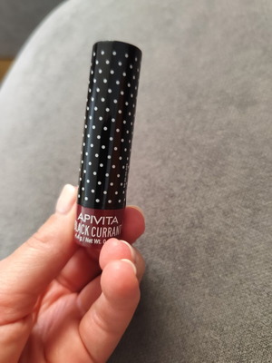 Lip balm Apivita Black Currant καινούργιο