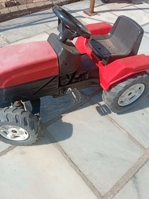 Children's pedal tractor