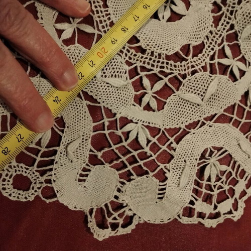 Vintage trousseau doilies like new, set of 8 with intricate work